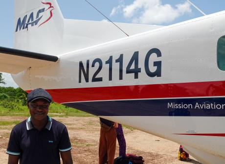 Departure from Kissidougou to Conakry of Mr Tolnno with the MAF aircraft.